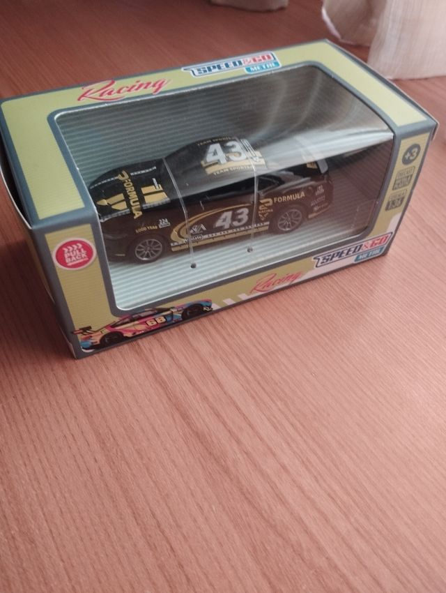 Coche Mustang juguete escala 1:36