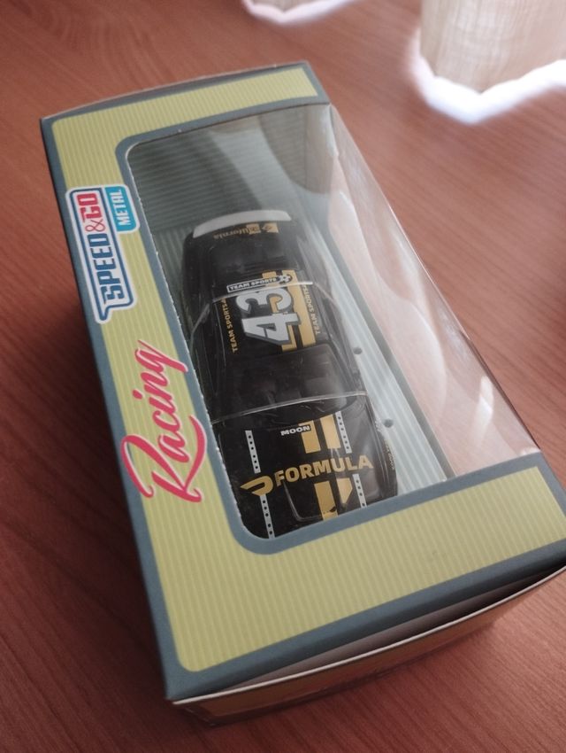 Coche Mustang juguete escala 1:36