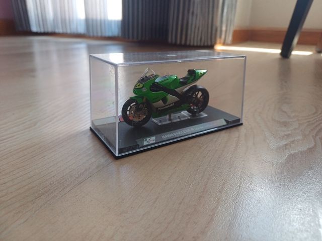 Maqueta Moto Kawasaki ZXR-R de Olivier Jacque 2005