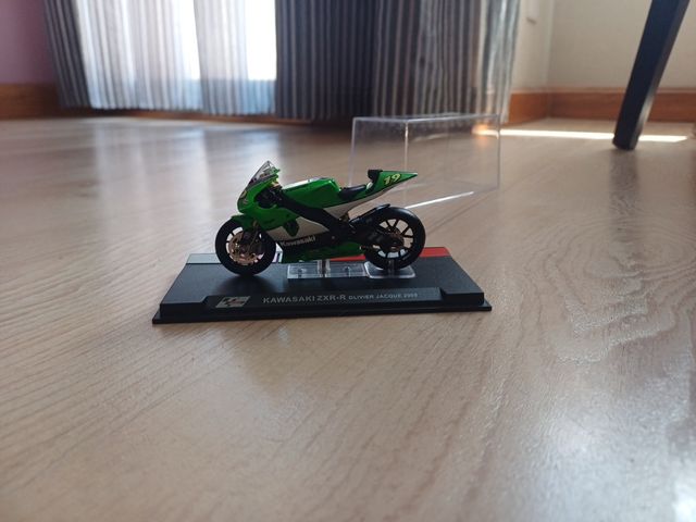Maqueta Moto Kawasaki ZXR-R de Olivier Jacque 2005