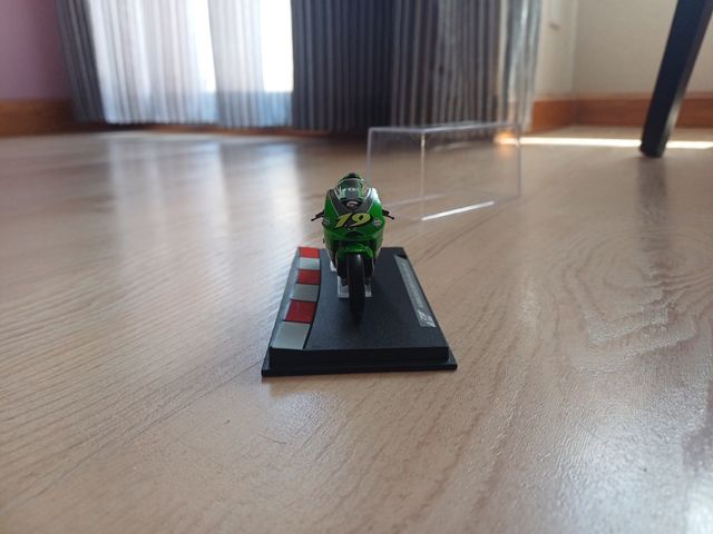 Maqueta Moto Kawasaki ZXR-R de Olivier Jacque 2005