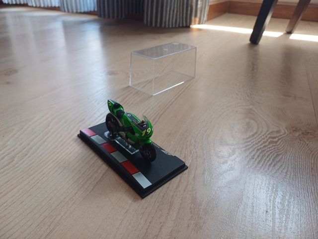 Maqueta Moto Kawasaki ZXR-R de Olivier Jacque 2005