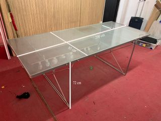 Mesa de cristal y acero estilo moderno (IKEA)