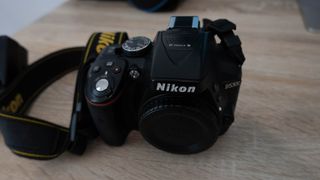 Nikon d5300 con objetivo 18-55mm y bolsa