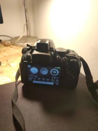 Nikon d5300 con objetivo 18-55mm y bolsa