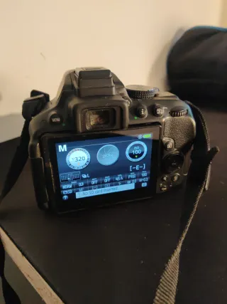 Nikon d5300 con objetivo 18-55mm y bolsa