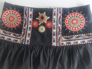 Mini Falda Desigual Negra - Bordada