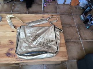 Bandolera Converse dorada