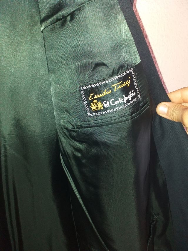 VariosTrajes de marca para hombres completos