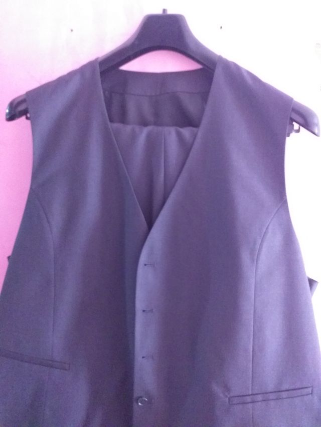 VariosTrajes de marca para hombres completos