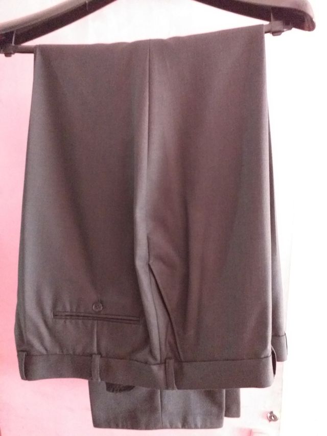 VariosTrajes de marca para hombres completos