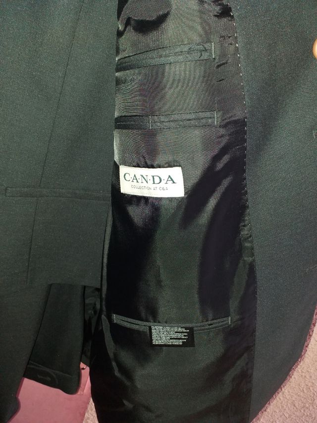 VariosTrajes de marca para hombres completos