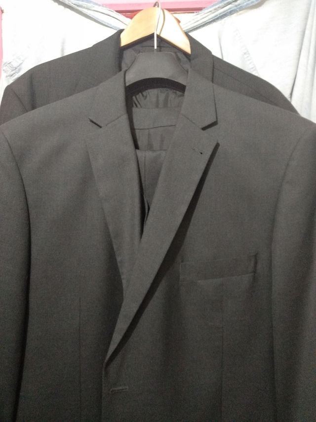 VariosTrajes de marca para hombres completos