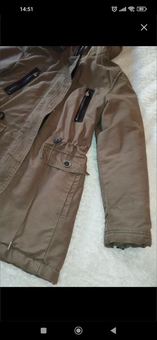 Cazadora verde militar oliva con capucha pelo