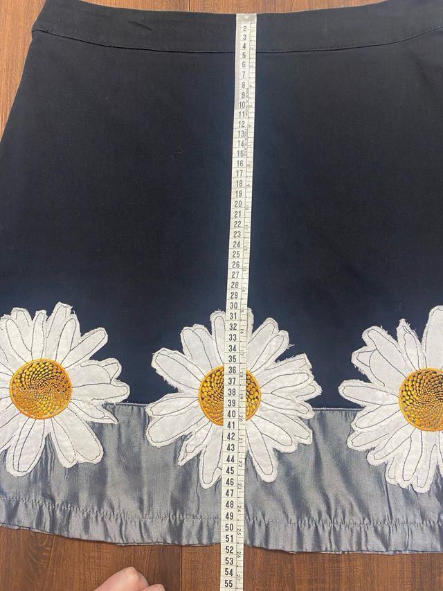 Mini Falda negra con margaritas