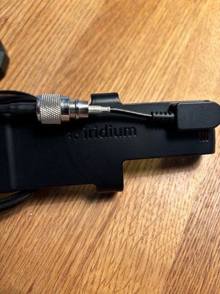 Antena exterior para telefono satelital iridium