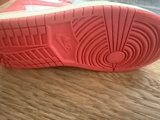 Air Jordan 1 Mid Coral