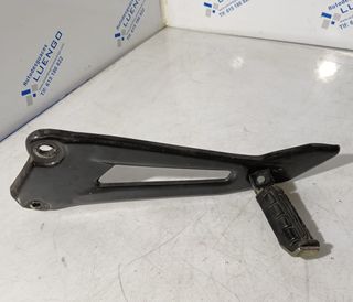 Estribera de pasajero lado izquierdo con soporte