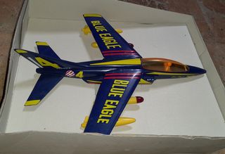 JUGUETE AVIÓN DE COMBATE “BLUE EAGLE”. 