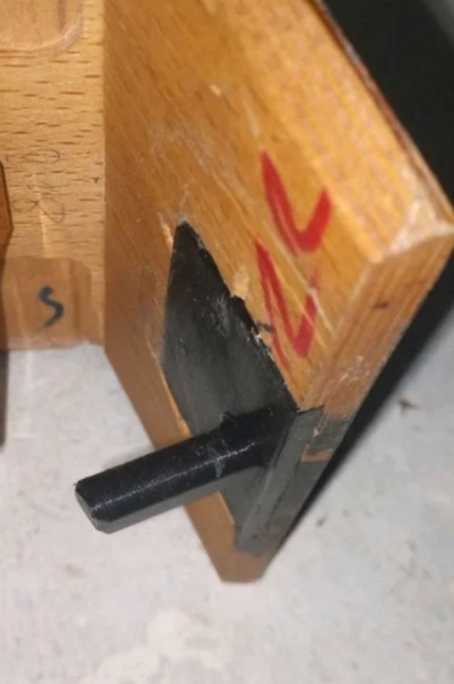 Pieza fijación consola Mercedes W123