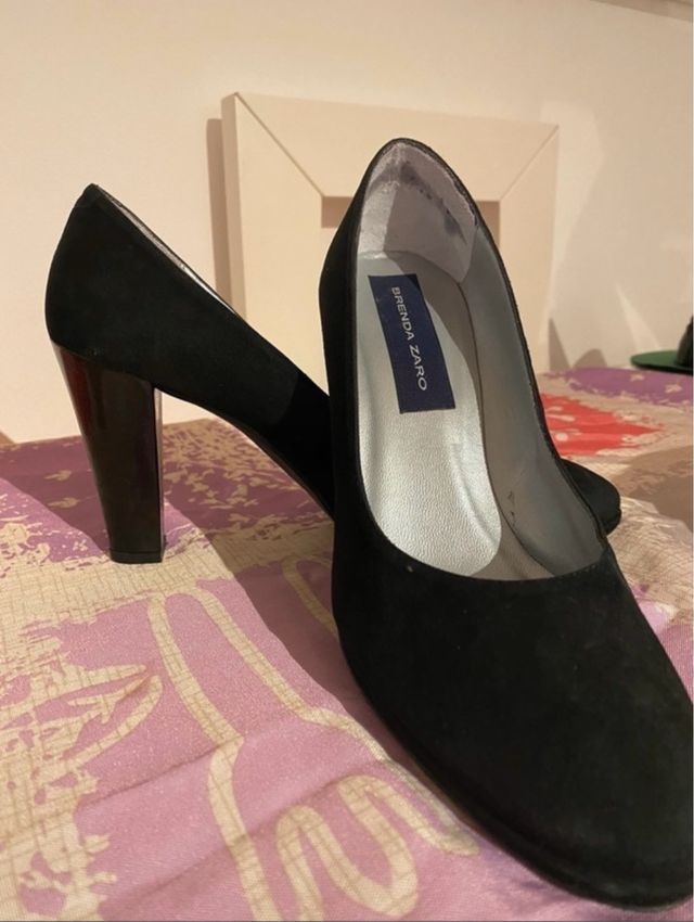 Salones Brenda Zaro negros