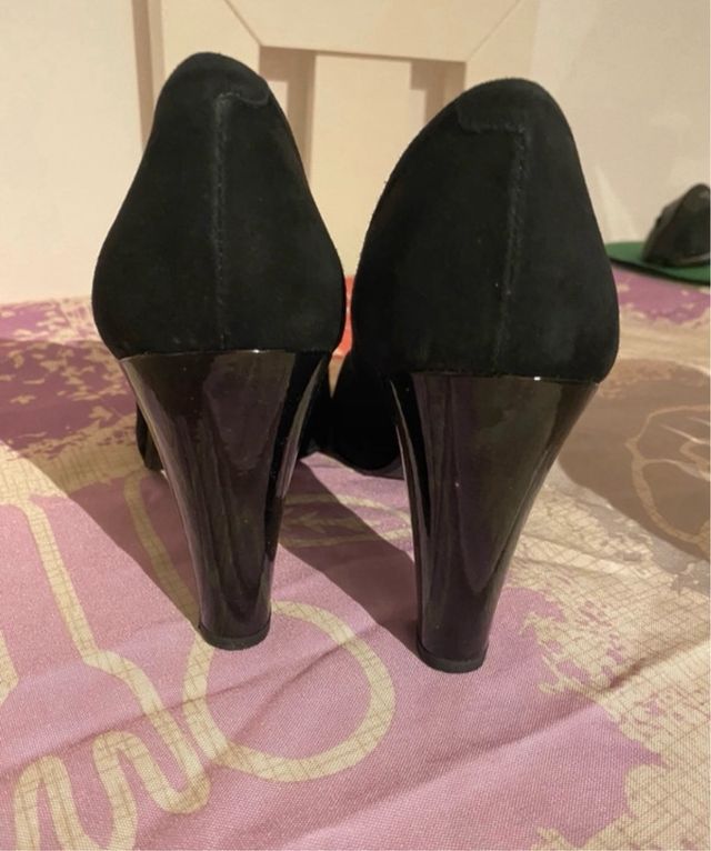 Salones Brenda Zaro negros