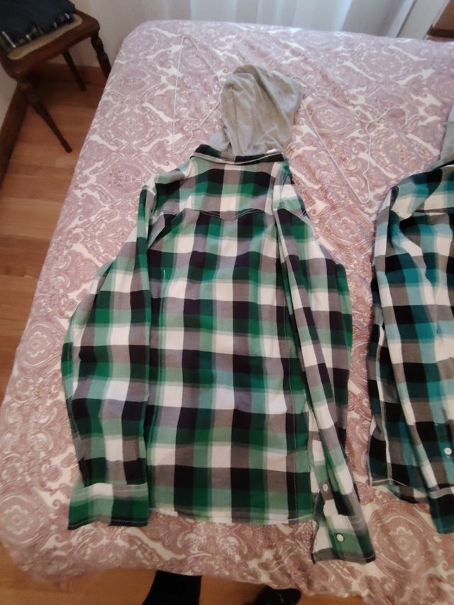 2 camisas sin estrenar CKH