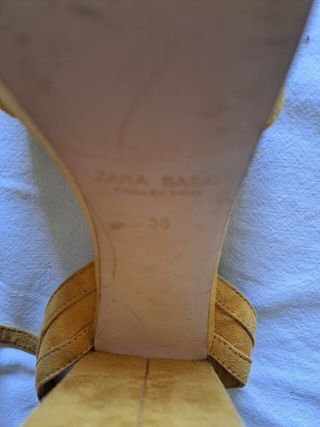 Sandalias plataforma Zara mostaza