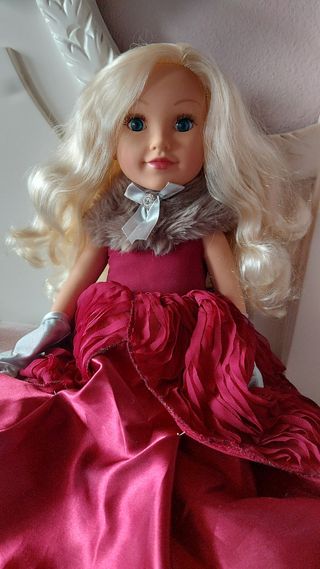 Muñeca elegante: Vestido rojo