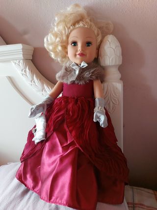 Muñeca elegante: Vestido rojo