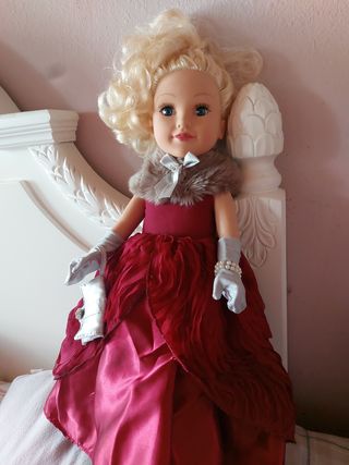 Muñeca elegante: Vestido rojo