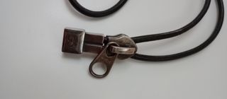 Collar Uno de 50 - Piel y Cremallera
