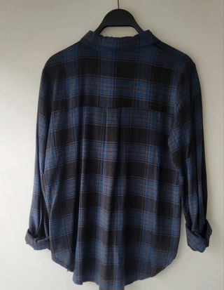 Camisa de cuadros.