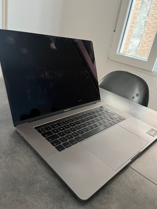 MacBook Pro 15” Touch Bar 2016