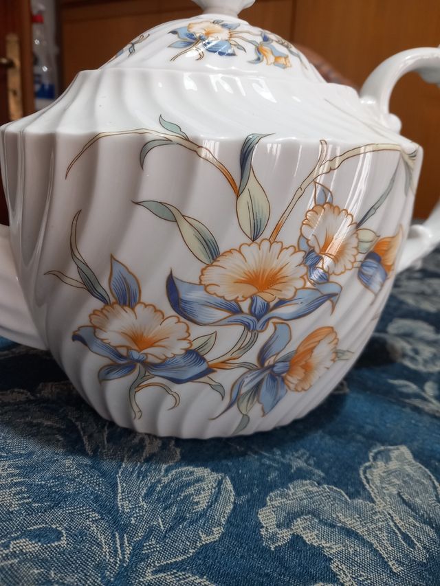 Teiera Aynsley in porcellana