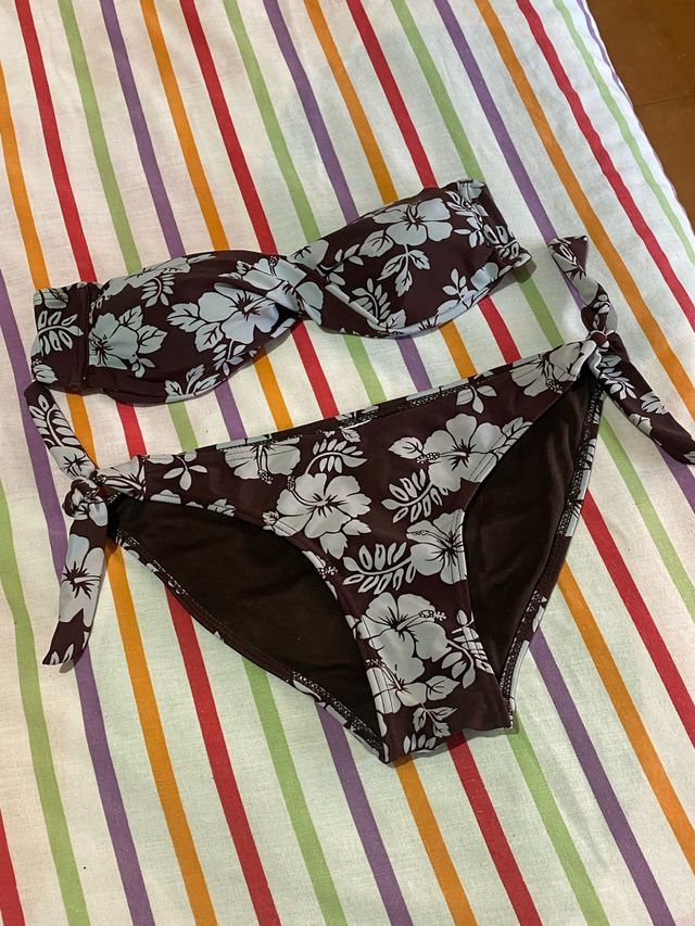 Bikini flores tropicales