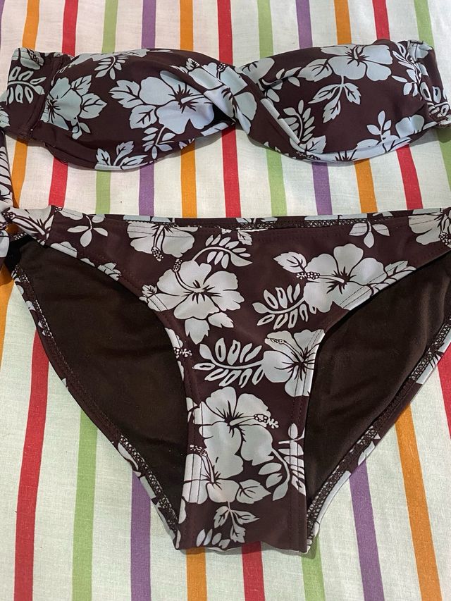 Bikini flores tropicales