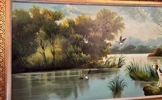 Cuadro vintage al óleo: paisaje con perro y aves.