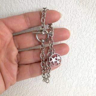 Braccialetto a catena e charm stelle