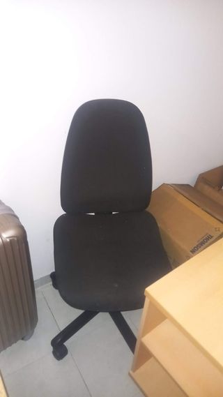 Silla oficina giratoria negra