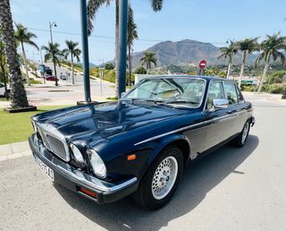 Jaguar Daimler double Six 5.3