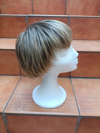 Peluca Corta Castaño Claro