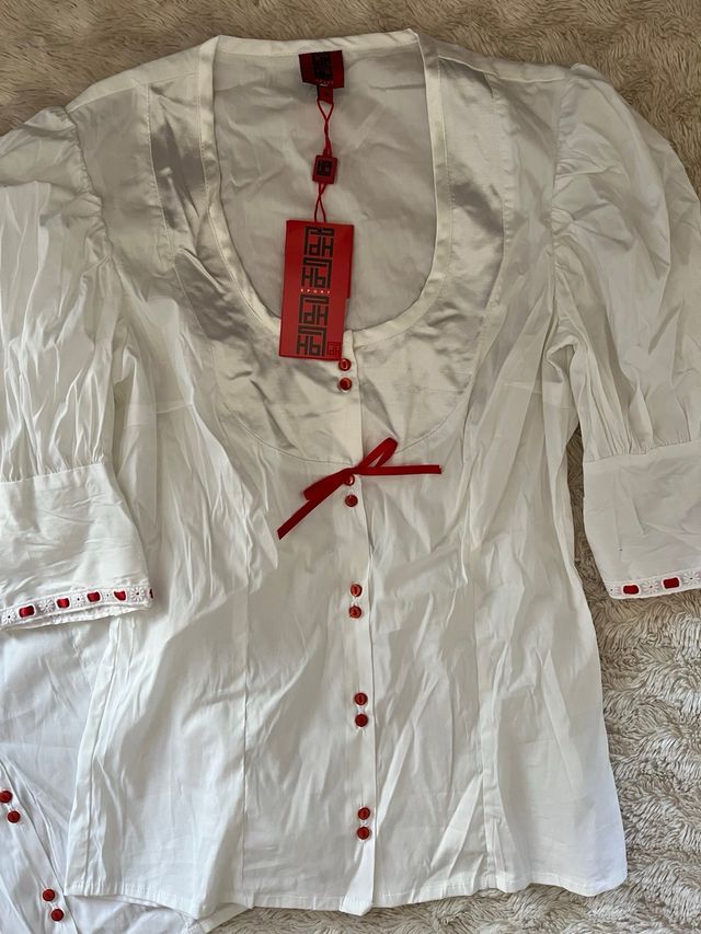 Blusa blanca c/detalles rojos _ chulapa