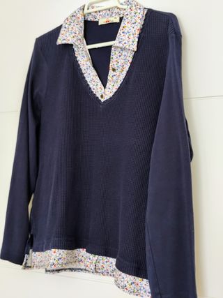 Jersey Lili Dudu azul con camisa flores