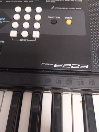 Piano eléctrico.  Teclado musical Yamaha