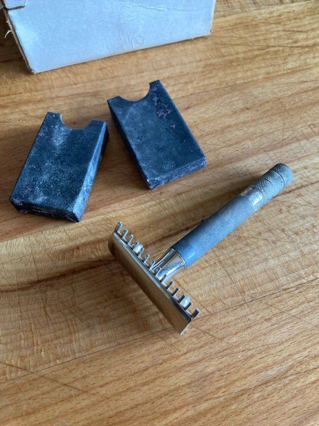 Maquinilla afeitar antigua + estuche
