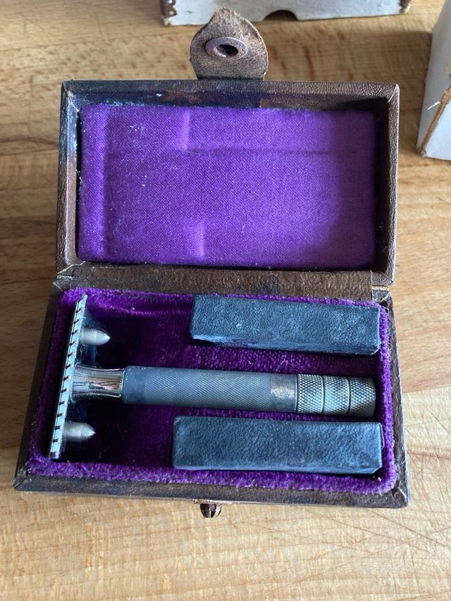 Maquinilla afeitar antigua + estuche