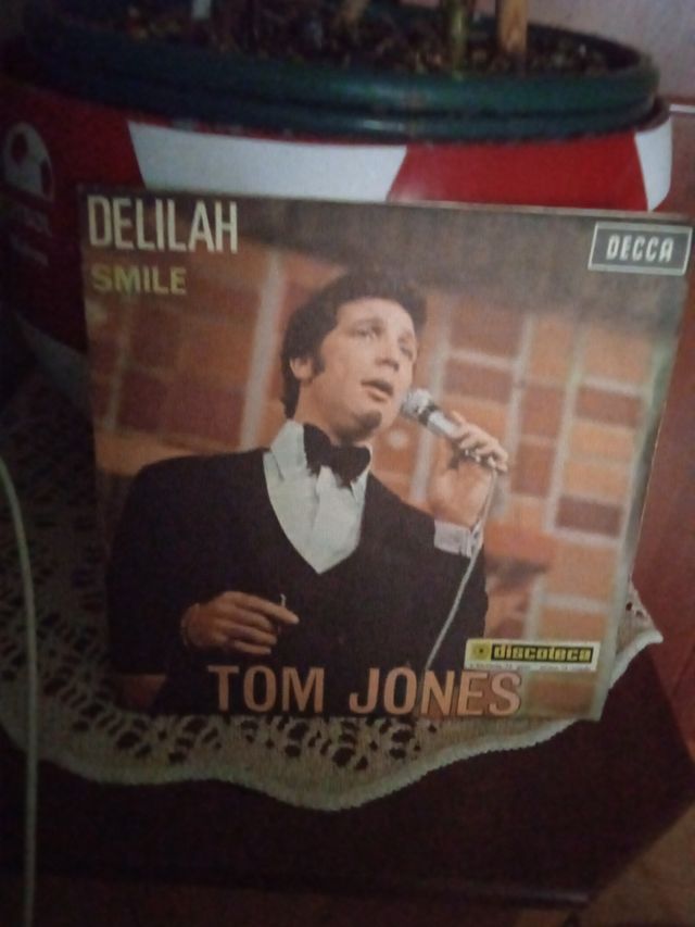 SINGLE TOM JONES DELILAH