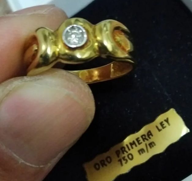 Anillo compromiso ORO y diamante grande 0, 10cts