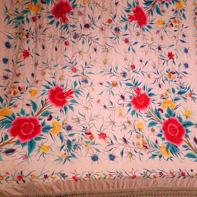 Manton de Manila antiguo tulipanes fondo rosa